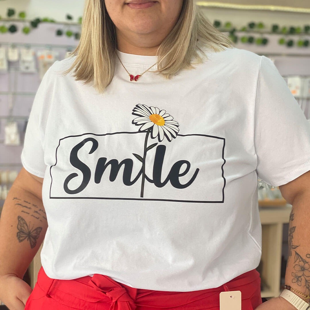 T-shirts smile preto e branco